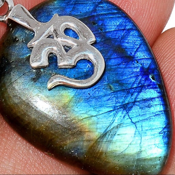 Colorful labradorite silver OM pendant - Picture 2 of 2